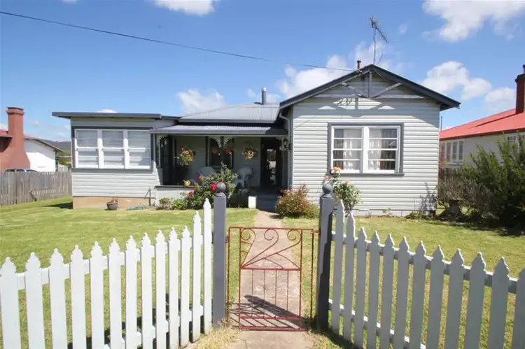 21 Railway Street, Tenterfield NSW 2372