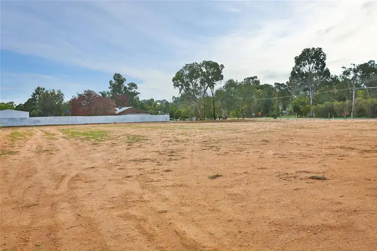 18 Monarch Court, Nichols Point VIC 3501