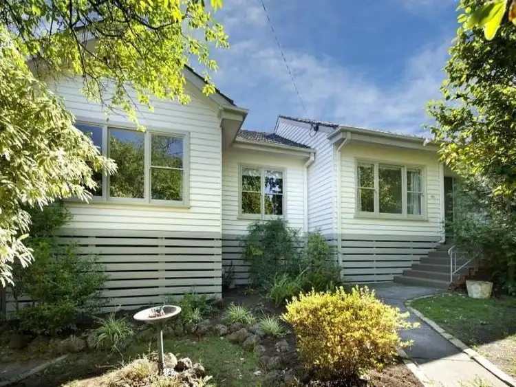 24 Unsworth Road, Ringwood North VIC 3134