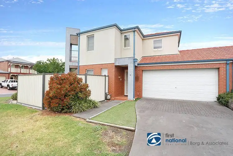 4/4 Landers Court, Caroline Springs VIC 3023