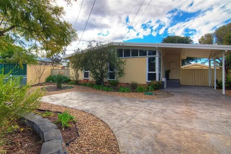 5 Mindoro Place, Lethbridge Park NSW 2770