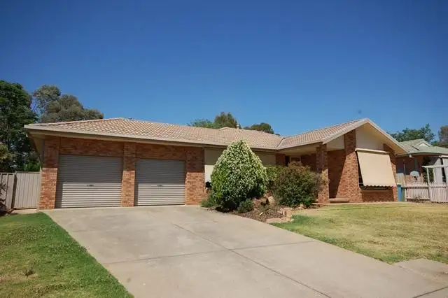 87 Balleroo  Crescent, Glenfield Park NSW 2650