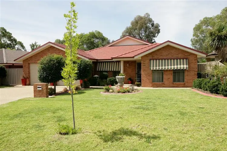 17 Wellington Avenue, Tatton NSW 2650