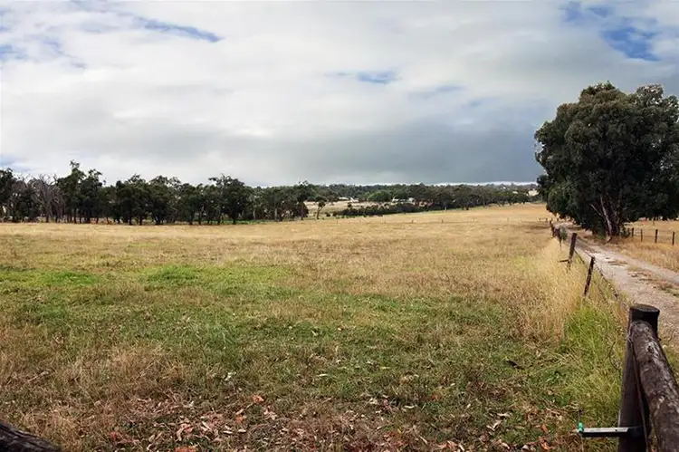 735 Railway Avenue, Bunyip VIC 3815