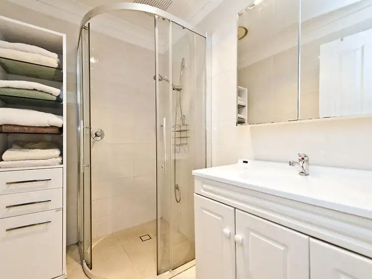 Fourth view of Homely house listing, 6 Heron Court, Camillo WA 6111