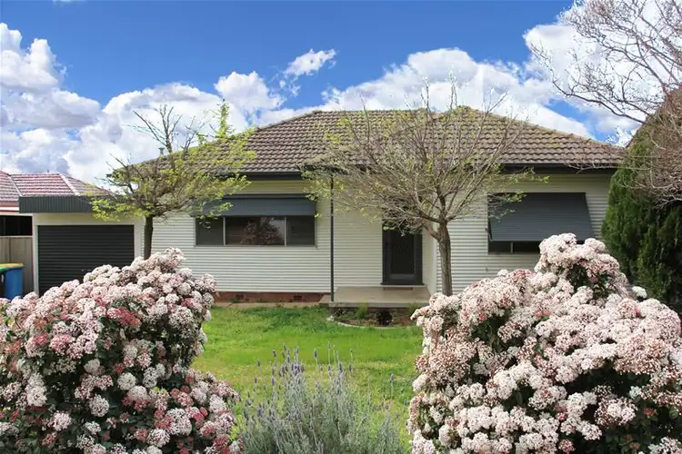 25 Kennedy Avenue, Kooringal NSW 2650