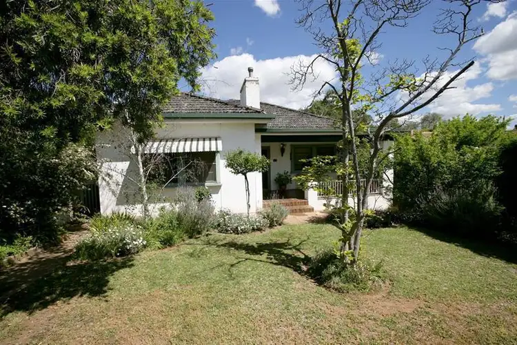 12 Sunshine Avenue, Turvey Park NSW 2650