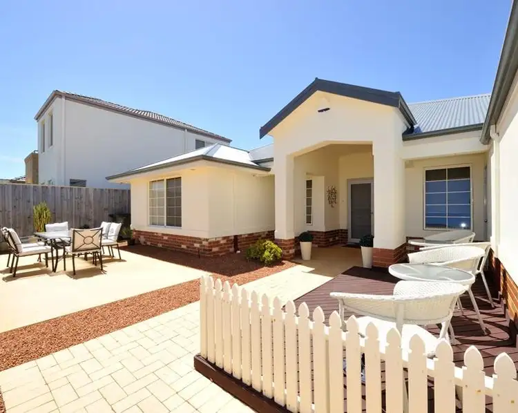 11 Cordia Way, Halls Head WA 6210