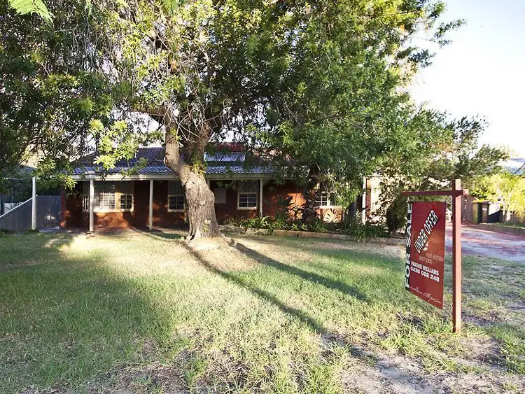 36 Waratah Drive, Camillo WA 6111