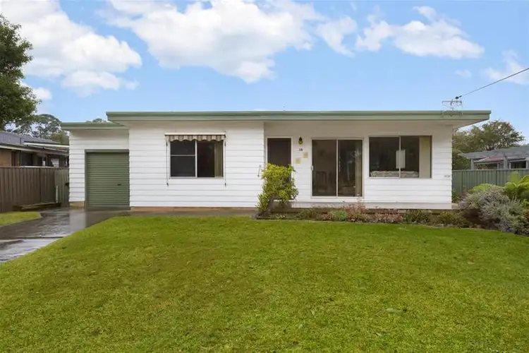 38 Oval Drive, Shoalhaven Heads NSW 2535