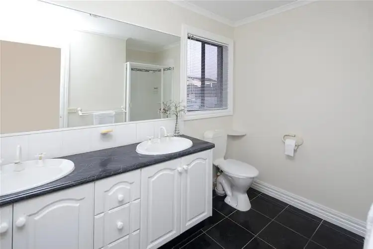 Fifth view of Homely house listing, 3 Samaher Court, Endeavour Hills VIC 3802