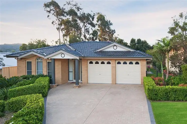 5 Stuart Place, Sunshine Bay NSW 2536