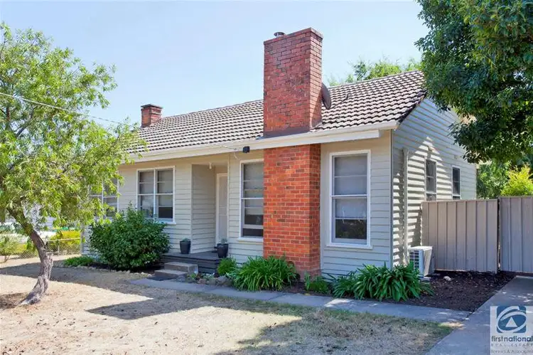 9 Le Couteur Avenue, Beechworth VIC 3747