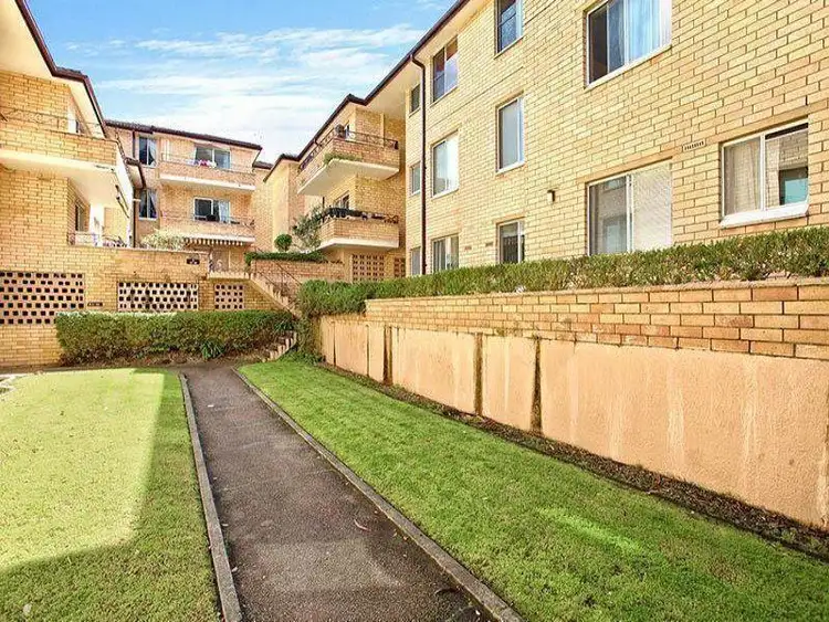8/89 Albert Street, Hornsby NSW 2077