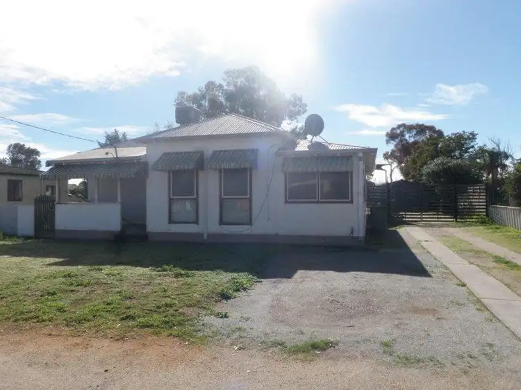 13 ROBERTSON Street, Carnamah WA 6517
