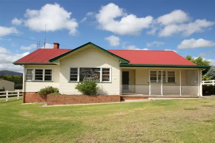 111 Cowper Street, Tenterfield NSW 2372