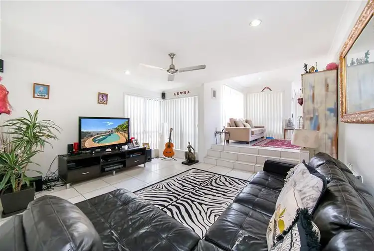 6 Maslin Chase, Pacific Pines QLD 4211