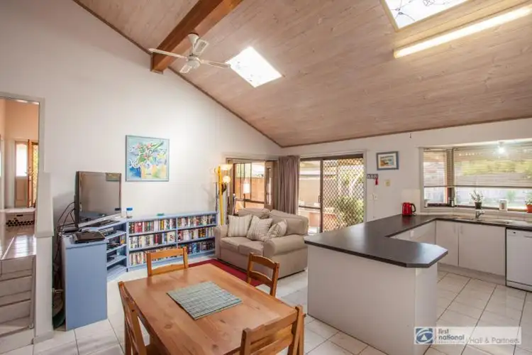 Seventh view of Homely house listing, 4 Douglas Rise, Endeavour Hills VIC 3802