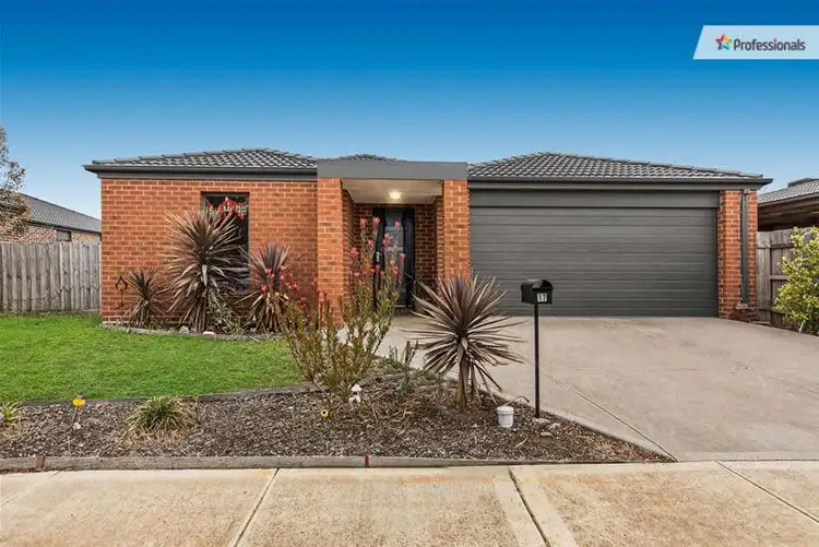 17 Horseman Drive, Melton South VIC 3338
