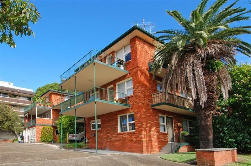 Main view of Homely unit listing, 2/1 Hawkesbury Avenue, Dee Why NSW 2099