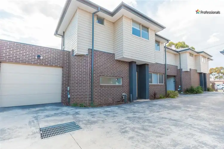 4/25 Staughton Street, Melton South VIC 3338