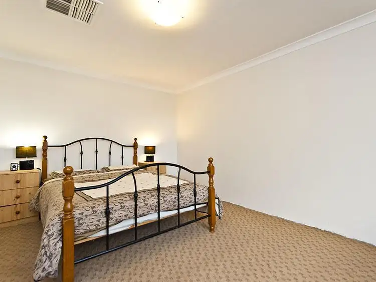 Third view of Homely house listing, 6 Heron Court, Camillo WA 6111