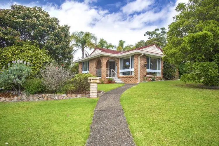 16 Thomas Mitchell Crescent, Sunshine Bay NSW 2536