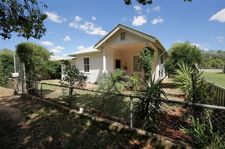 16 Queen Street, The Rock NSW 2655