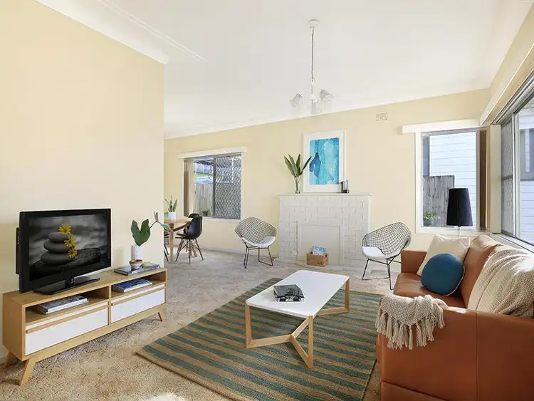 6 Prospect Street, Mount Saint Thomas NSW 2500