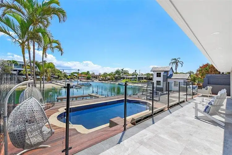 9 Etna Street, Isle Of Capri QLD 4217