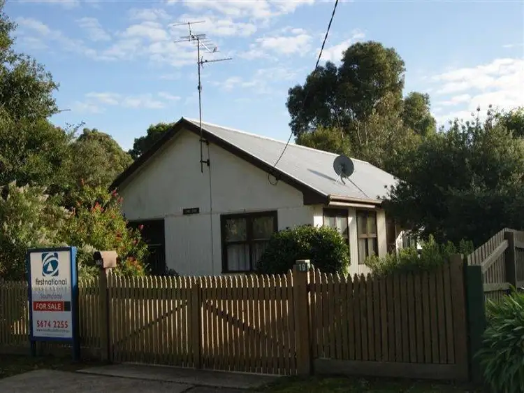 19 Gordon Avenue, Inverloch VIC 3996