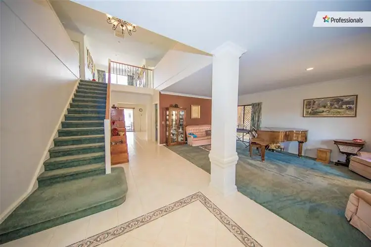 32 Runnymeade Lane, Brookfield VIC 3338