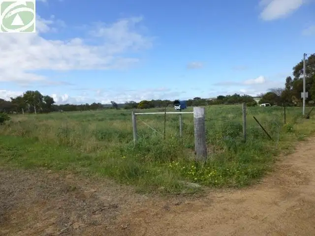 206 Hall Road, Waggrakine WA 6530