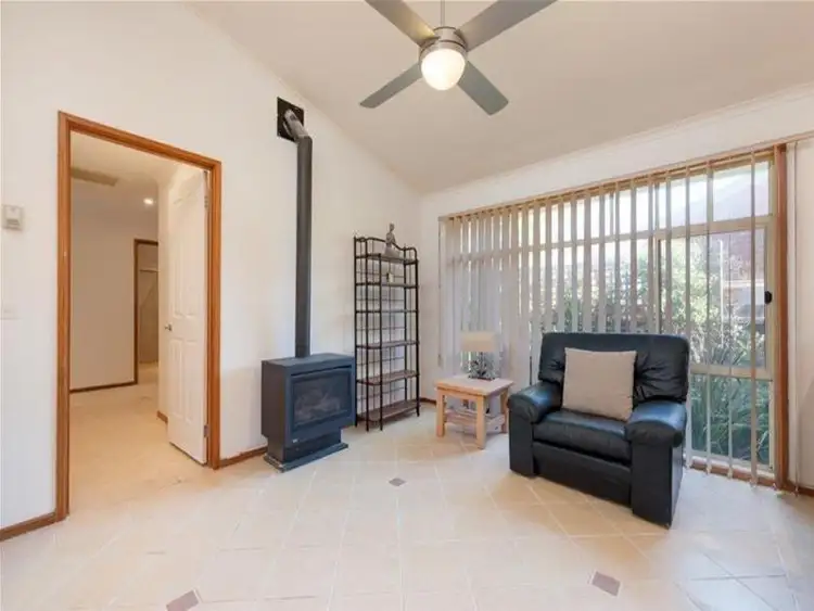 Fifth view of Homely house listing, 2 Olive Grove, Sunbury VIC 3429
