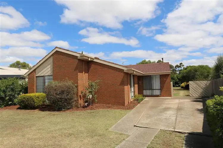 8 Helen Court, Melton West VIC 3337