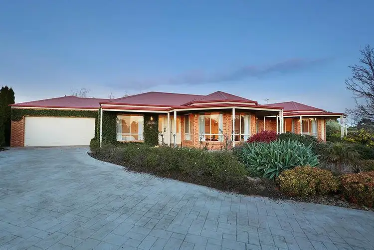 4 Valley View Grove, Melton West VIC 3337