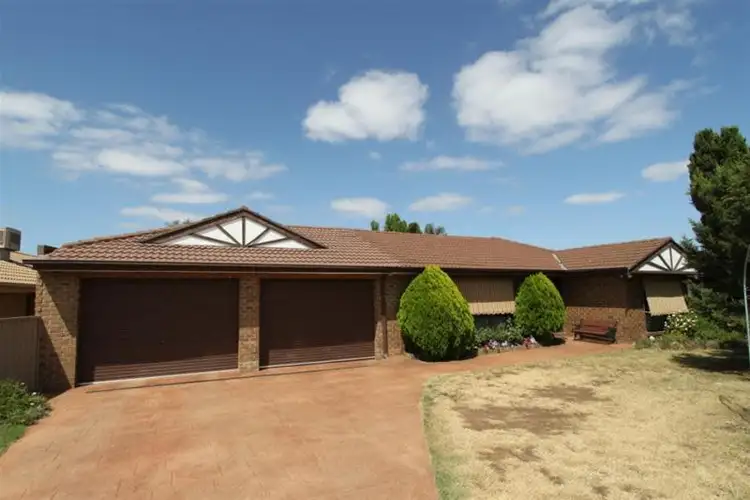 2 Paul Court, Melton West VIC 3337