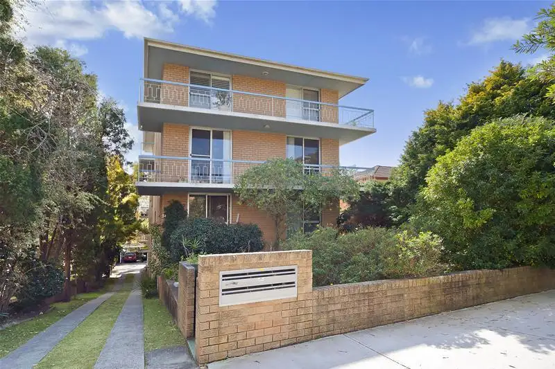 Main view of Homely unit listing, 2/9 Regent Street, Dee Why NSW 2099