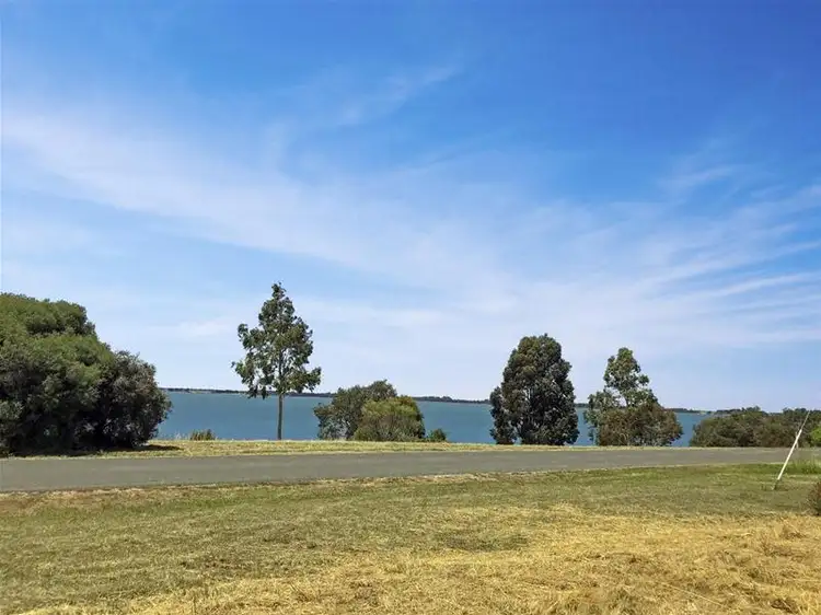 59 Frontage Road, Lake Bolac VIC 3351