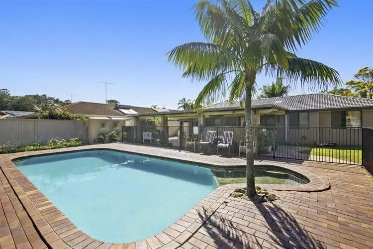 8 Clives Circuit, Currumbin Waters QLD 4223