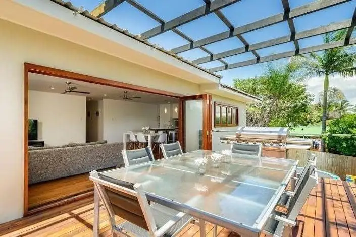 41 Deakin Avenue, Southport QLD 4215