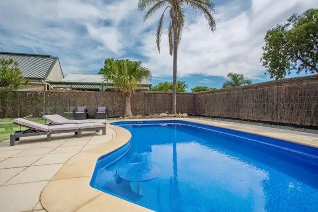 21 St Andrews Way, West Lakes SA 5021