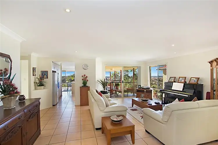 6 Kinross Close, Banora Point NSW 2486