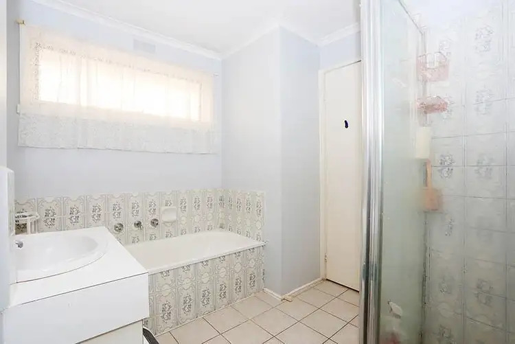 Sixth view of Homely house listing, 3 Jeffrey Close, St Albans VIC 3021