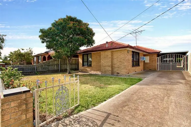 16 Railway Parade, Deer Park VIC 3023