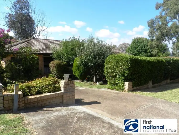 8 Bluett Street, Yass NSW 2582