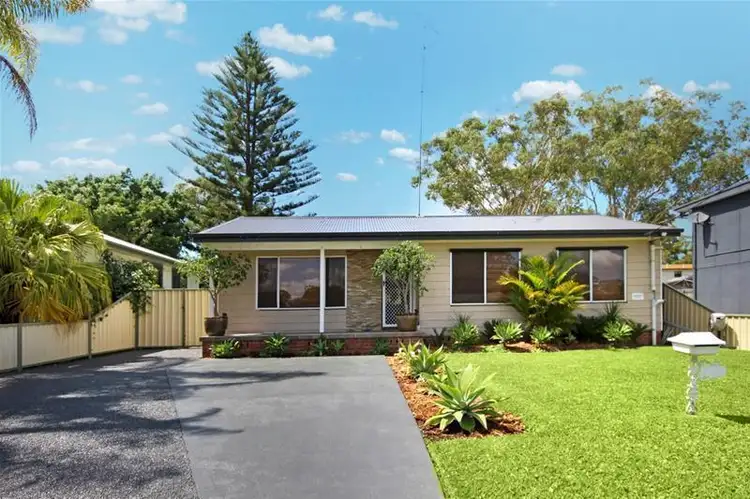 17 Spencer Street, Mannering Park NSW 2259