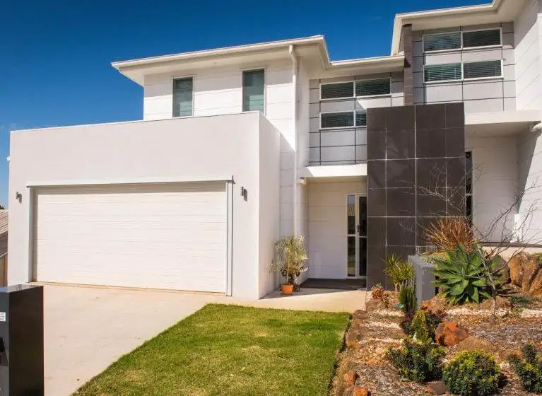 Main view of Homely townhouse listing, 2/33 Horrocks Crescent, Kearneys Spring QLD 4350