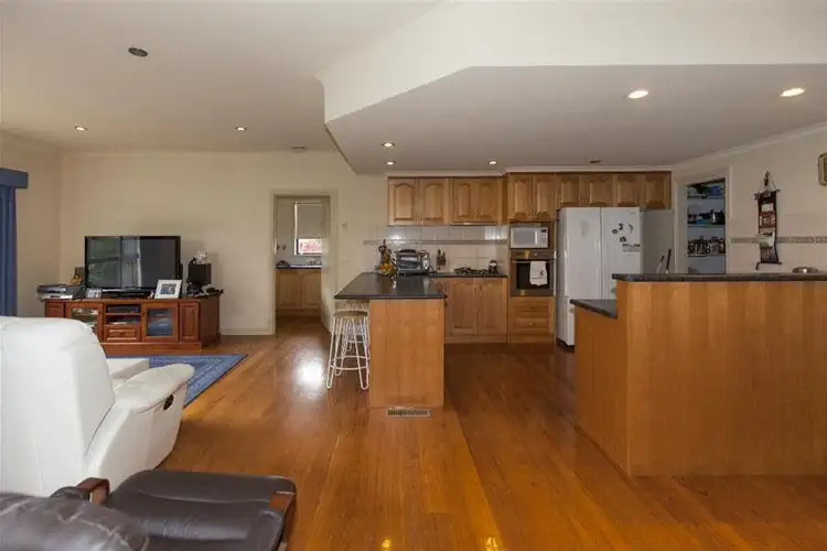 Fifth view of Homely house listing, 2 Scotts Rise, Ararat VIC 3377