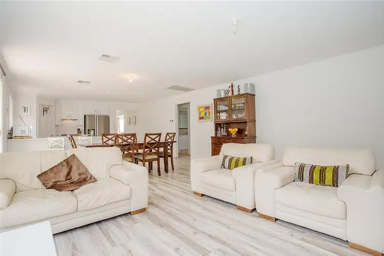 15 Manly Court, Seaford Rise SA 5169